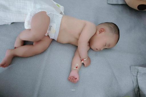 阿克苏1岁宝宝可以吃盐吗